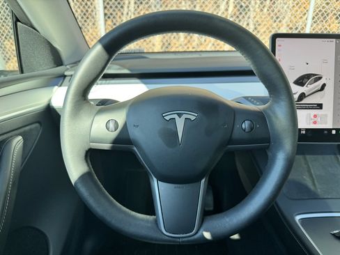 Used 2023 Tesla Model Y Long Range image 9