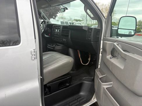 Used 2017 Chevrolet Express 3500 LS RWD image 12