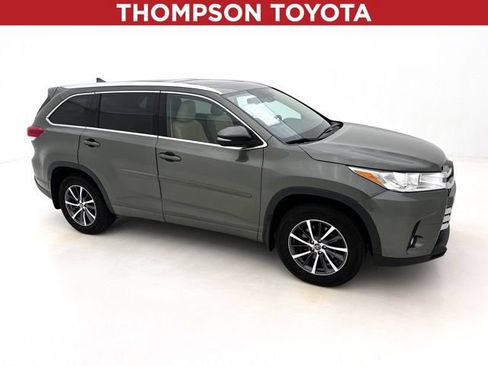 Used 2017 Toyota Highlander XLE AWD/4WD image 1