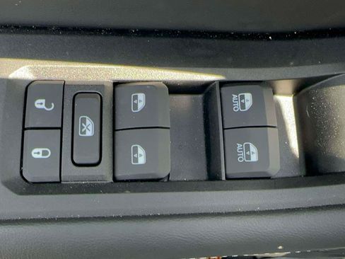 Used 2025 Jeep Grand Cherokee Laredo w/ Luxury Tech Group I AWD/4WD image 14