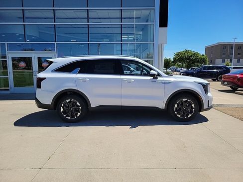 New 2026 Kia Sorento S w/ S Panoramic Sunroof Package FWD image 4