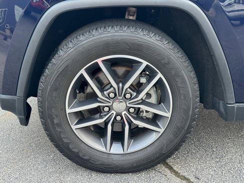 Used 2018 Jeep Grand Cherokee Limited image 9