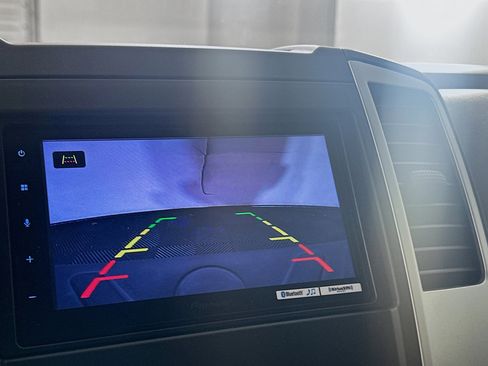 Used 2010 Nissan Frontier SE image 22