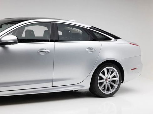 Used 2016 Jaguar XJ R-Sport RWD image 29