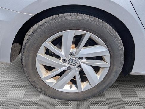 Used 2018 Volkswagen Passat 2.0T SE FWD image 11