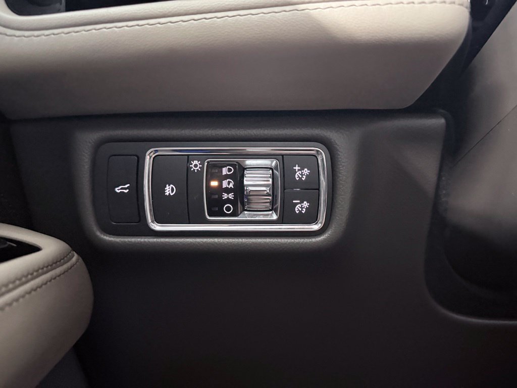 Used 2020 Lincoln Aviator Reserve w/ Equipment Group 202A AWD/4WD image 23