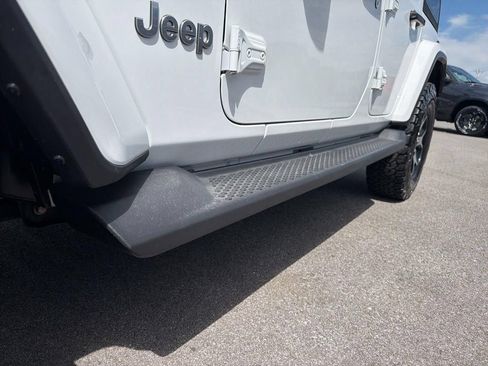 Used 2018 Jeep Wrangler Unlimited Sahara AWD/4WD image 15