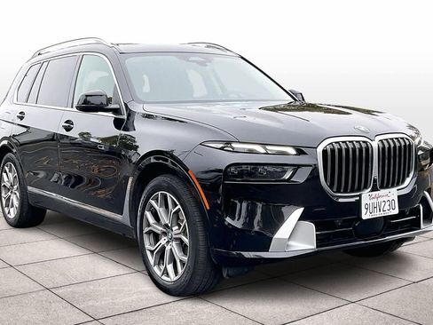 Used 2025 BMW X7 xDrive40i w/ Premium Package image 2