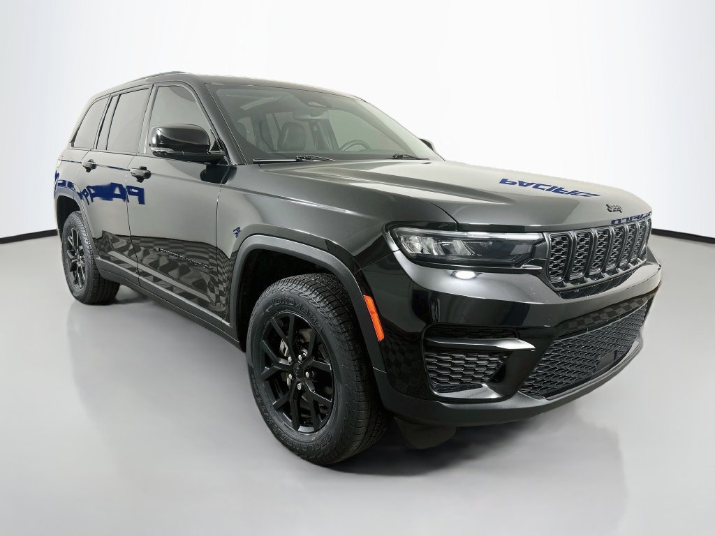 Used 2024 Jeep Grand Cherokee Altitude AWD/4WD image 1