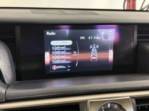 Used 2018 Lexus IS 300 AWD image 16