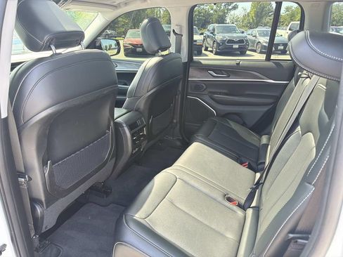 Used 2023 Jeep Grand Cherokee Limited w/ Luxury Tech Group II AWD/4WD image 23