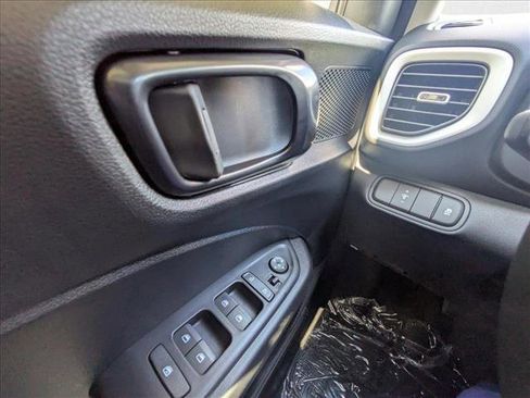 New 2025 Hyundai Venue Limited image 16