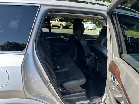 Used 2019 Volvo XC90 T6 Momentum w/ Protection Package AWD/4WD image 9