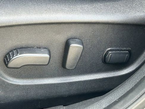 Used 2018 Nissan Rogue SV FWD image 28