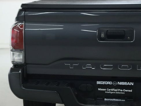 Used 2022 Toyota Tacoma TRD Sport image 42