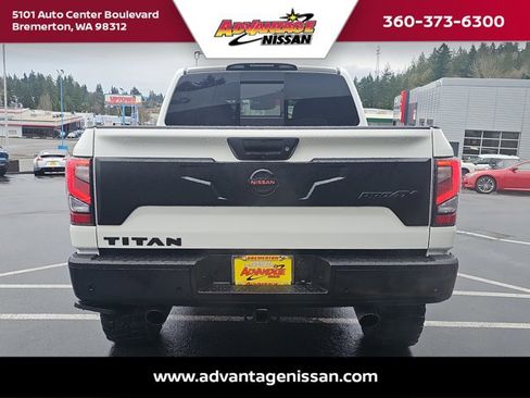 Used 2021 Nissan Titan PRO-4X w/ Pro-4x Convenience Package image 4