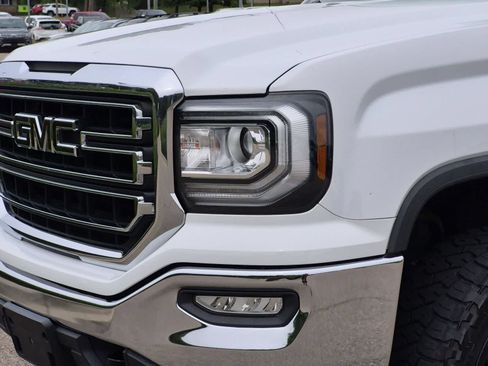 Used 2018 GMC Sierra 1500 SLE w/ SLE Value Package AWD/4WD image 11