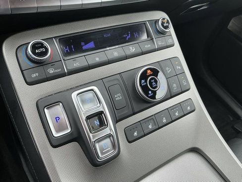 Used 2022 Hyundai Palisade Limited w/ Winter Package image 22