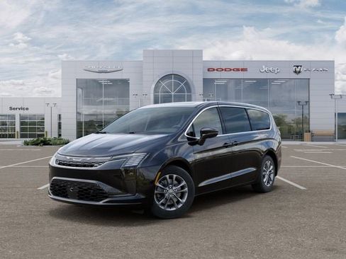 New 2027 Chrysler Pacifica Select AWD/4WD image 1