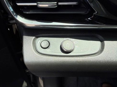 Used 2024 Buick Envista Sport Touring w/ Convenience I Package FWD image 28