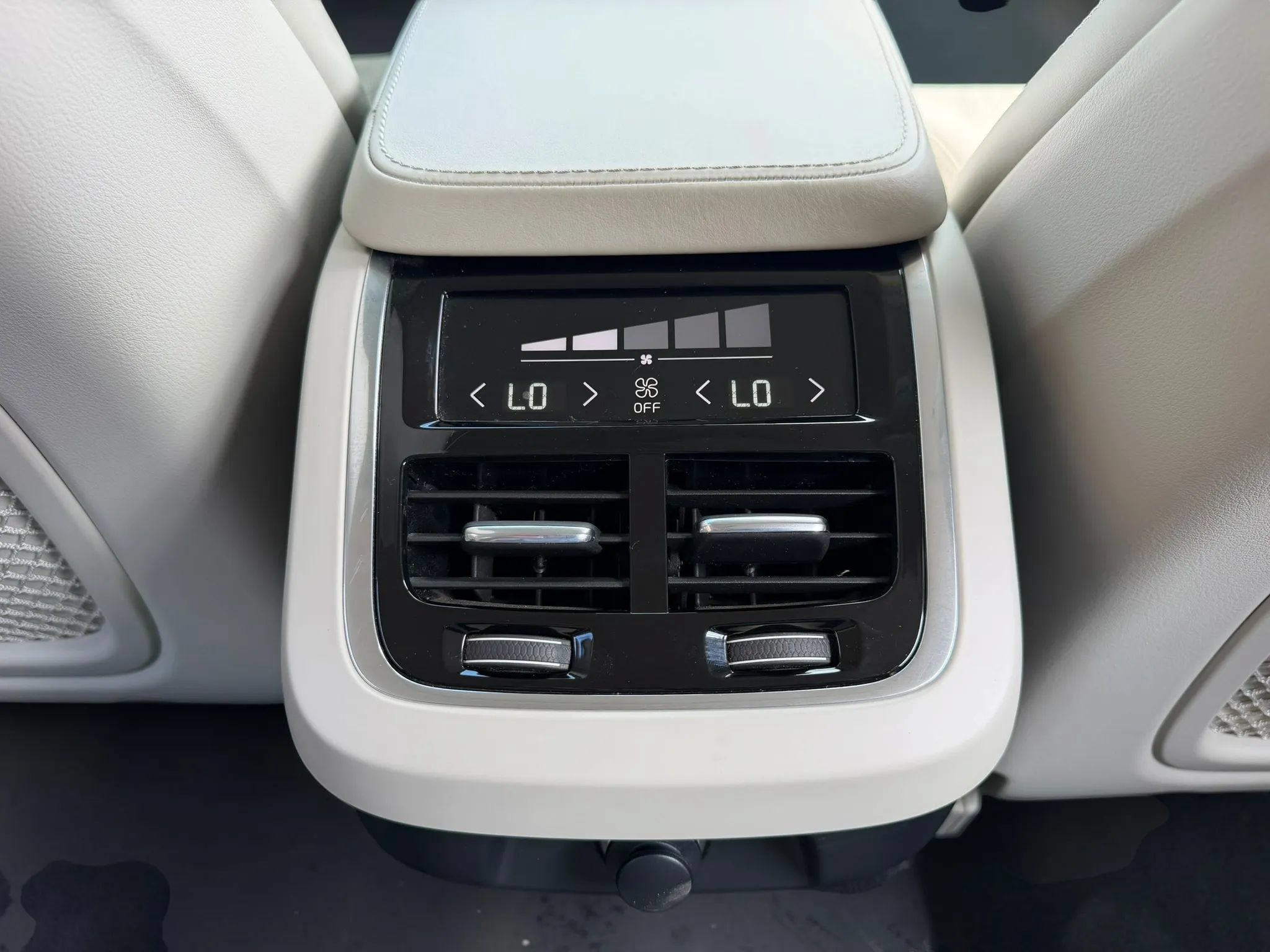 Used 2017 Volvo S90 T5 Inscription w/ Vision Package FWD image 15