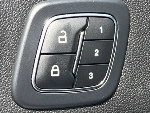 Used 2023 Ford Escape Platinum w/ Premium Technology Package AWD/4WD image 17
