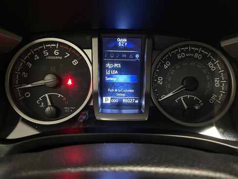 Used 2021 Toyota Tacoma SR5 AWD/4WD image 12