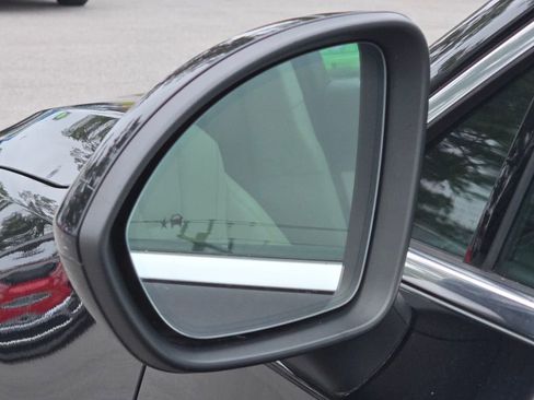 Certified 2022 Buick Envision Essence w/ Technology Package I FWD image 9