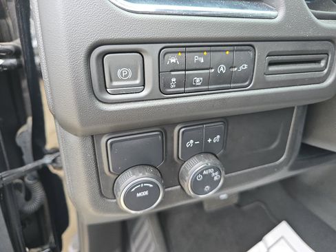 Used 2022 Chevrolet Tahoe LT w/ Luxury Package image 21