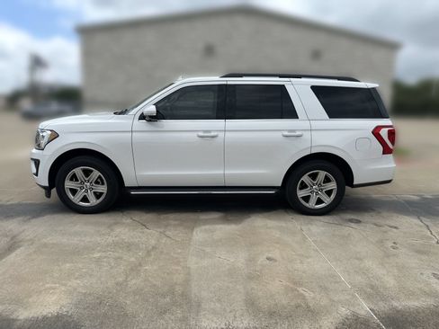 Used 2019 Ford Expedition XLT w/ Equipment Group 202A RWD image 3