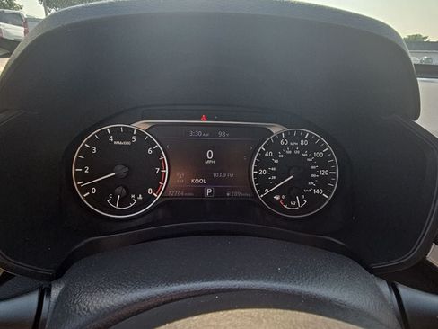 Used 2021 Nissan Altima 2.5 SV FWD image 16