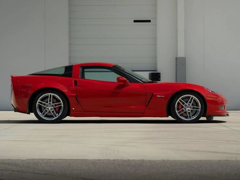 Used 2009 Chevrolet Corvette Z06 w/ Preferred Equipment Group RWD image 9
