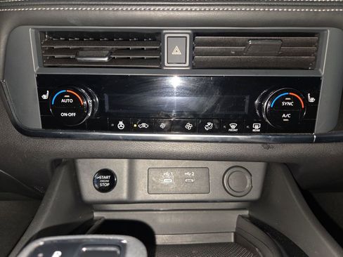 Used 2024 Nissan Rogue SV w/ SV Premium Package image 26