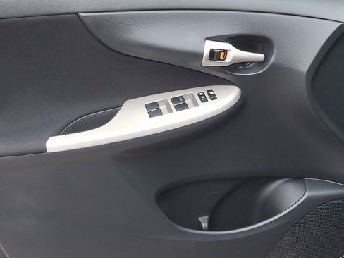 Used 2010 Toyota Corolla S image 12