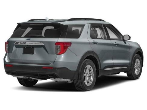 Used 2023 Ford Explorer XLT w/ Equipment Group 202A AWD/4WD image 3