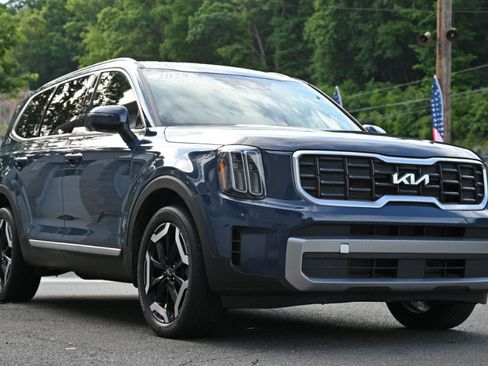 Used 2025 Kia Telluride S FWD image 8
