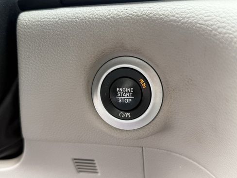 Used 2018 Chrysler Pacifica Limited image 21