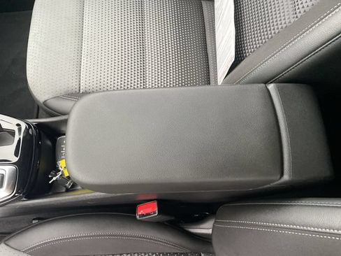 Used 2025 Chevrolet Trax LT FWD image 27