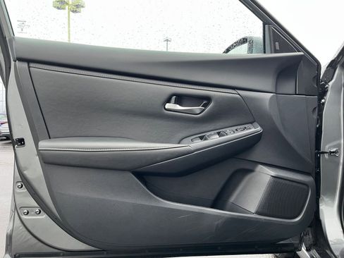 Used 2025 Nissan Sentra SV image 18