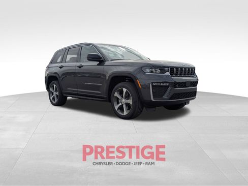 New 2026 Jeep Grand Cherokee Limited w/ Luxury Tech Group II AWD/4WD image 3