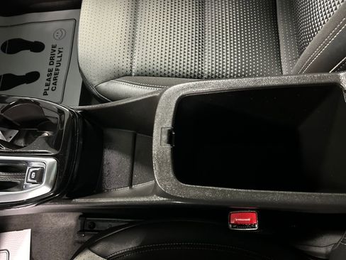 Used 2025 Chevrolet Trax LT w/ Sunroof Package FWD image 21