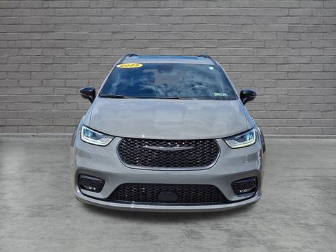 Used 2025 Chrysler Pacifica Limited FWD image 4