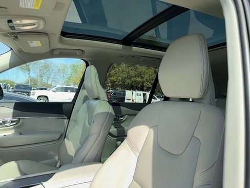 Certified 2023 Volvo XC90 B5 Plus w/ Protection Package AWD/4WD image 10