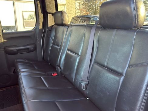 Used 2010 GMC Sierra 2500 SLT w/ SLT Convenience Package image 19