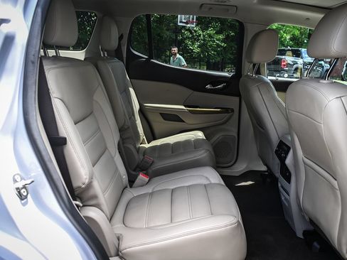 Used 2018 GMC Acadia Denali AWD/4WD image 16