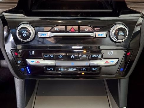 Used 2021 Ford Explorer Limited w/ Equipment Group 301A RWD image 21
