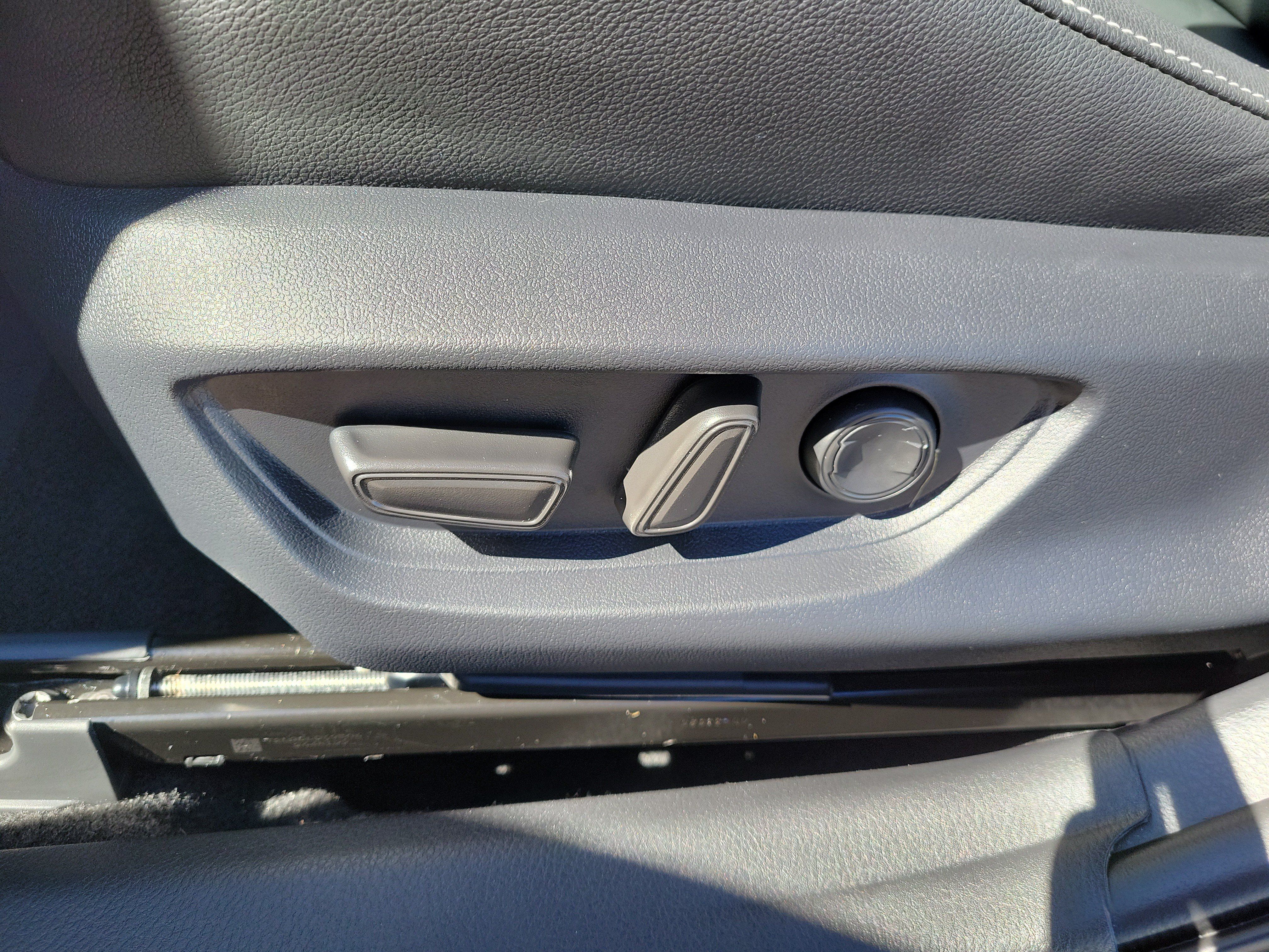 Used 2026 Toyota Camry SE FWD image 16