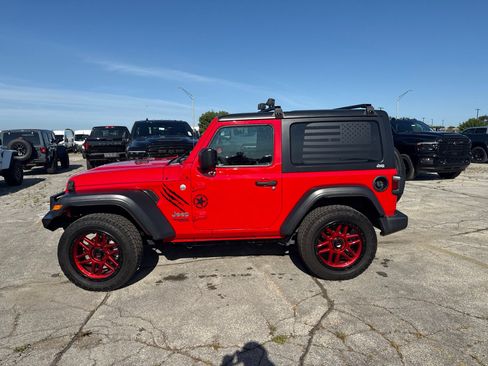 Used 2018 Jeep Wrangler Sport AWD/4WD image 9