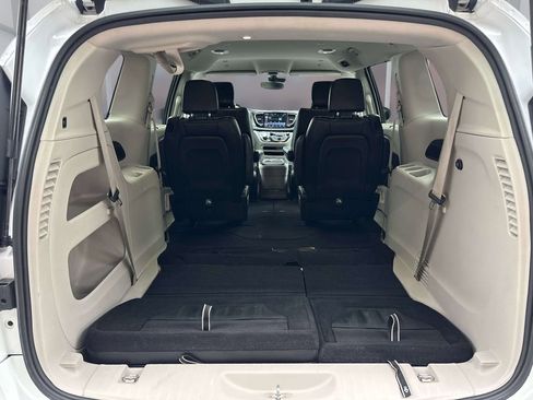 Used 2024 Chrysler Pacifica Touring-L FWD image 20