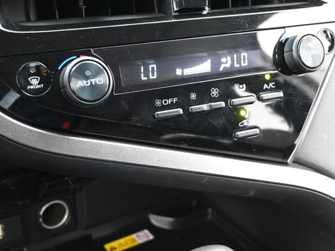 Used 2024 Toyota Camry XSE w/ Navigation Package FWD image 19